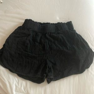 Black universal thread shorts xs